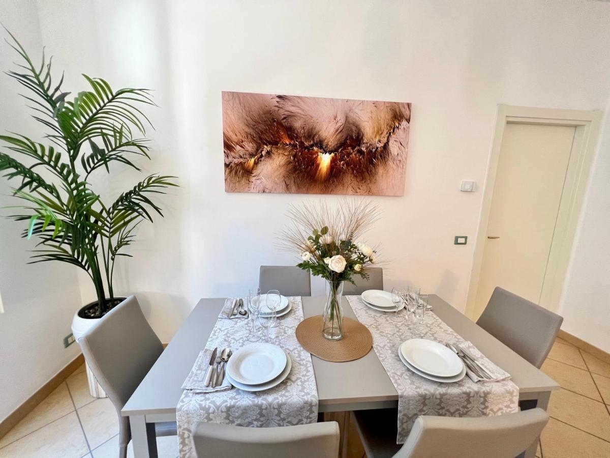 קומו Divina Luxury Apartment With Jacuzzi Near The Lake מראה חיצוני תמונה